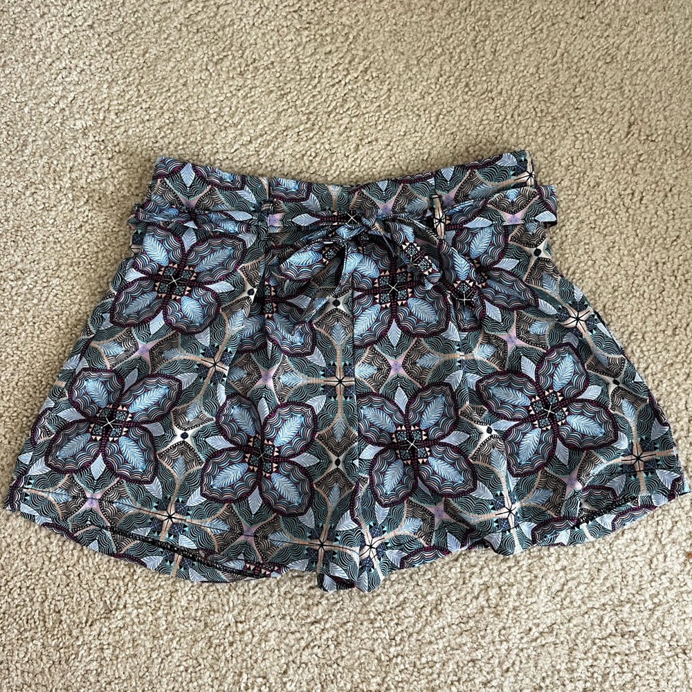 Socialite kaleidoscope high-waisted shorts. Size M.